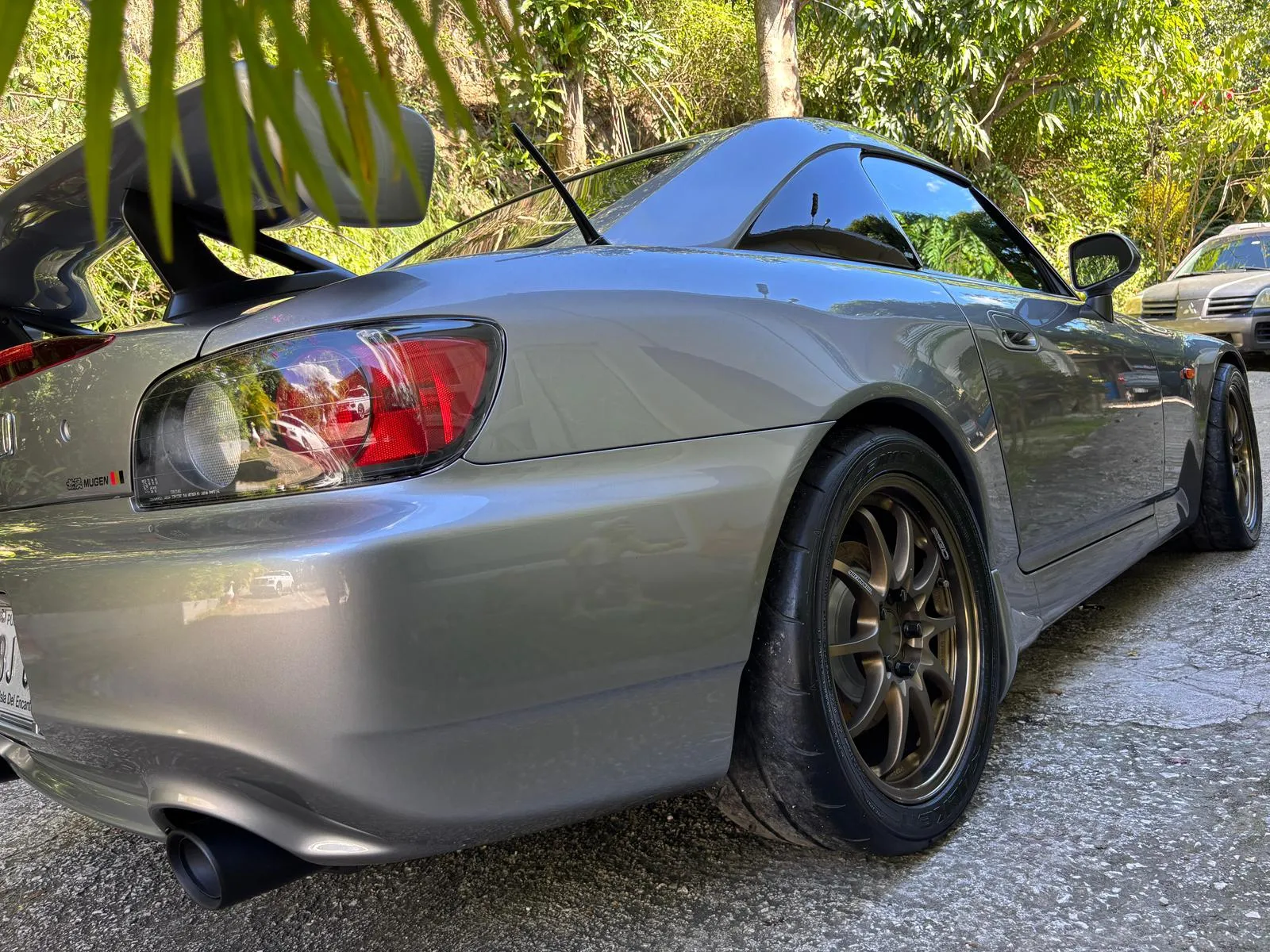 Honda S2000 plateado tras el detallado
