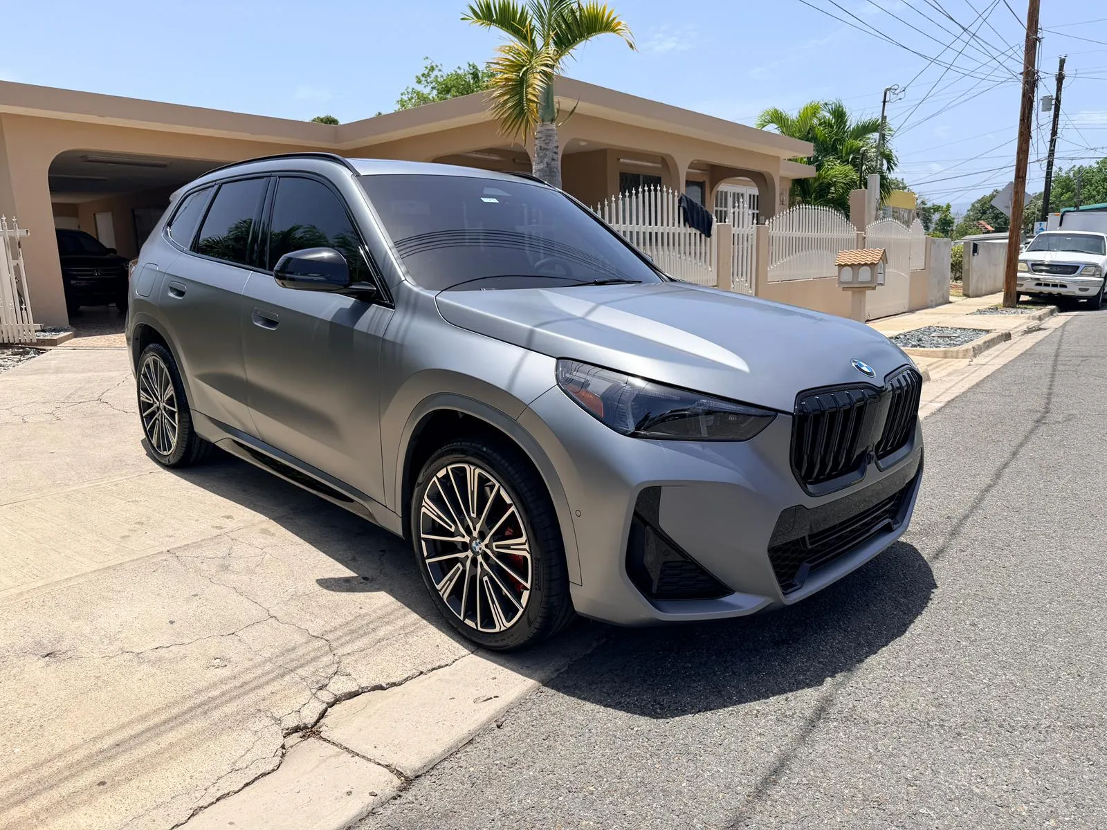 BMW X1 M Sport gris mate con acabado impecable tras el detailing